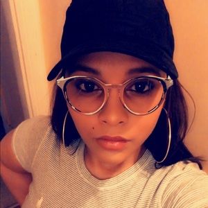 Meet your Posher, Sonia